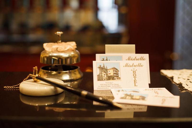Hotel Mistrello Di Savoia Borgo Val di Taro Eksteriør billede
