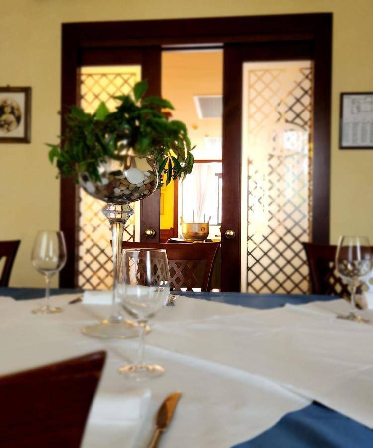 Hotel Mistrello Di Savoia Borgo Val di Taro Eksteriør billede