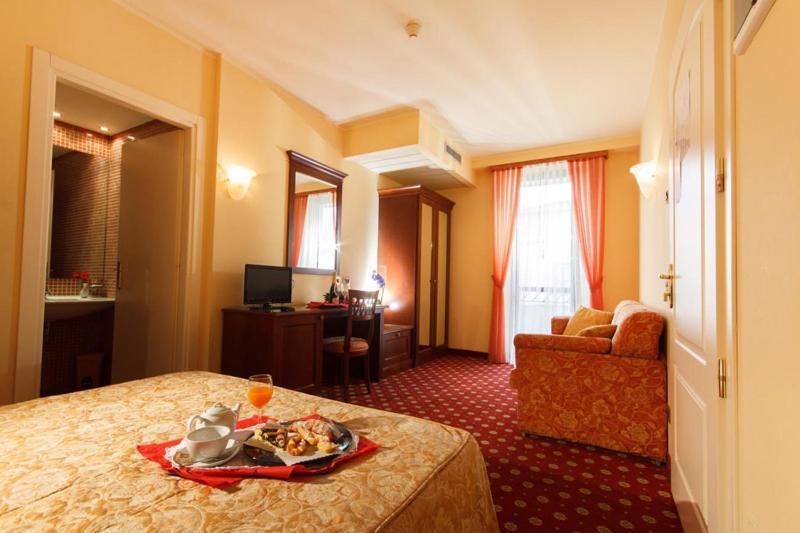 Hotel Mistrello Di Savoia Borgo Val di Taro Eksteriør billede